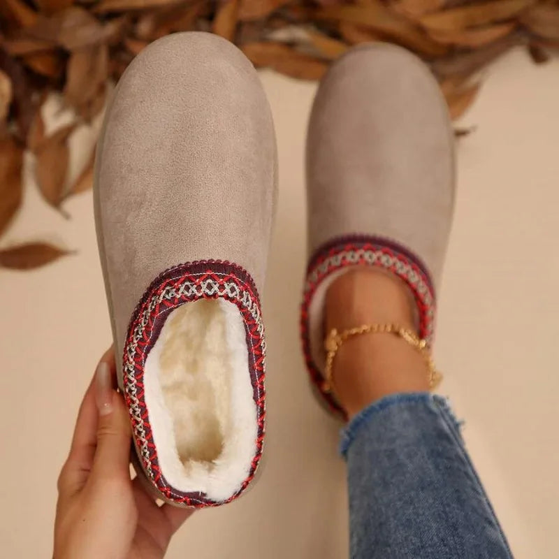 2025 Stivali da neve delle nuove donne Casual Slip-on di lana Casa calda di lusso Elegante inverno Cashmere Stivali caldi Scarpe basse di moda Taglie forti