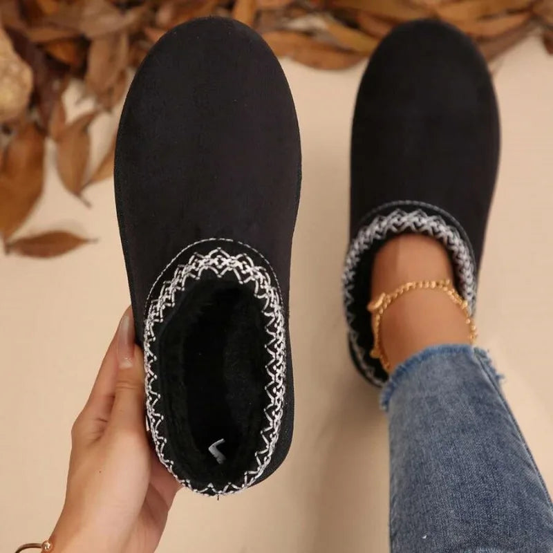 2025 Stivali da neve delle nuove donne Casual Slip-on di lana Casa calda di lusso Elegante inverno Cashmere Stivali caldi Scarpe basse di moda Taglie forti