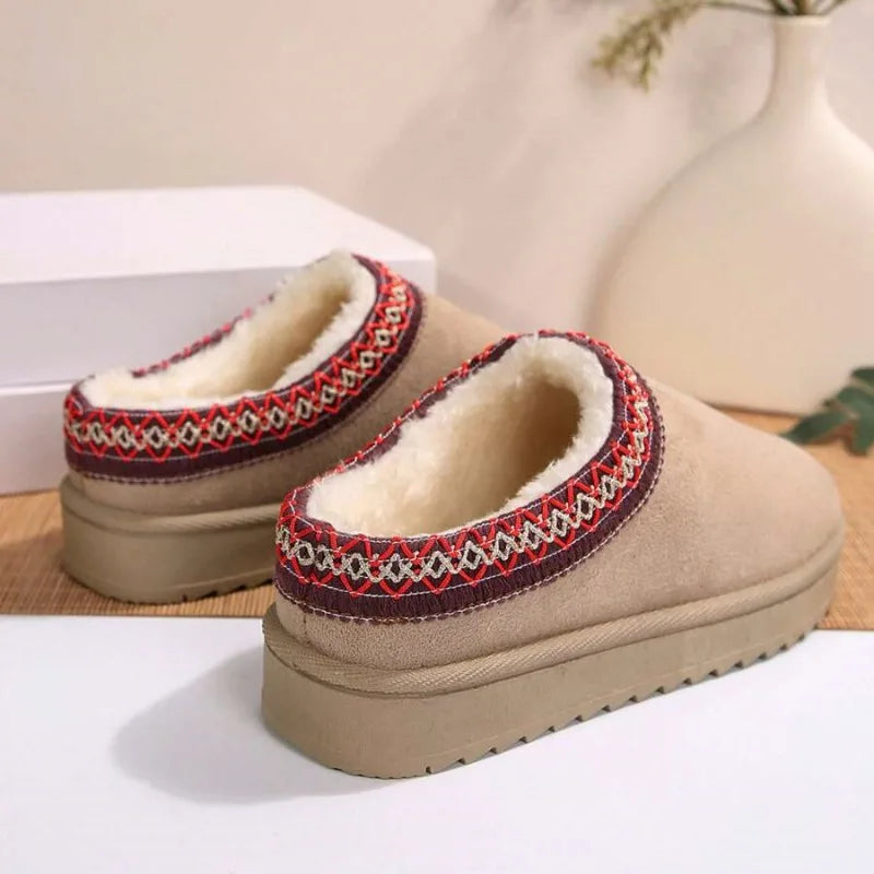 2025 Stivali da neve delle nuove donne Casual Slip-on di lana Casa calda di lusso Elegante inverno Cashmere Stivali caldi Scarpe basse di moda Taglie forti