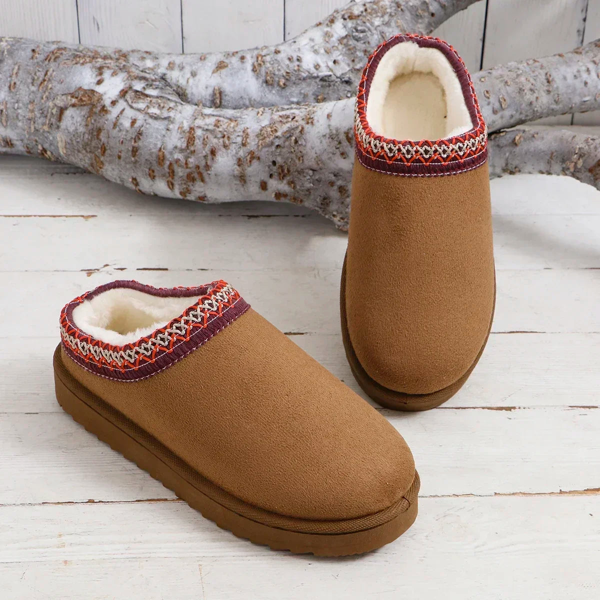 2025 Stivali da neve delle nuove donne Casual Slip-on di lana Casa calda di lusso Elegante inverno Cashmere Stivali caldi Scarpe basse di moda Taglie forti
