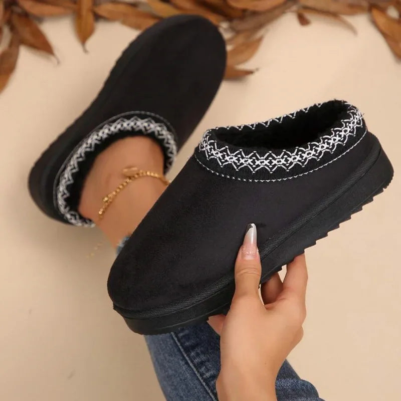 2025 Stivali da neve delle nuove donne Casual Slip-on di lana Casa calda di lusso Elegante inverno Cashmere Stivali caldi Scarpe basse di moda Taglie forti