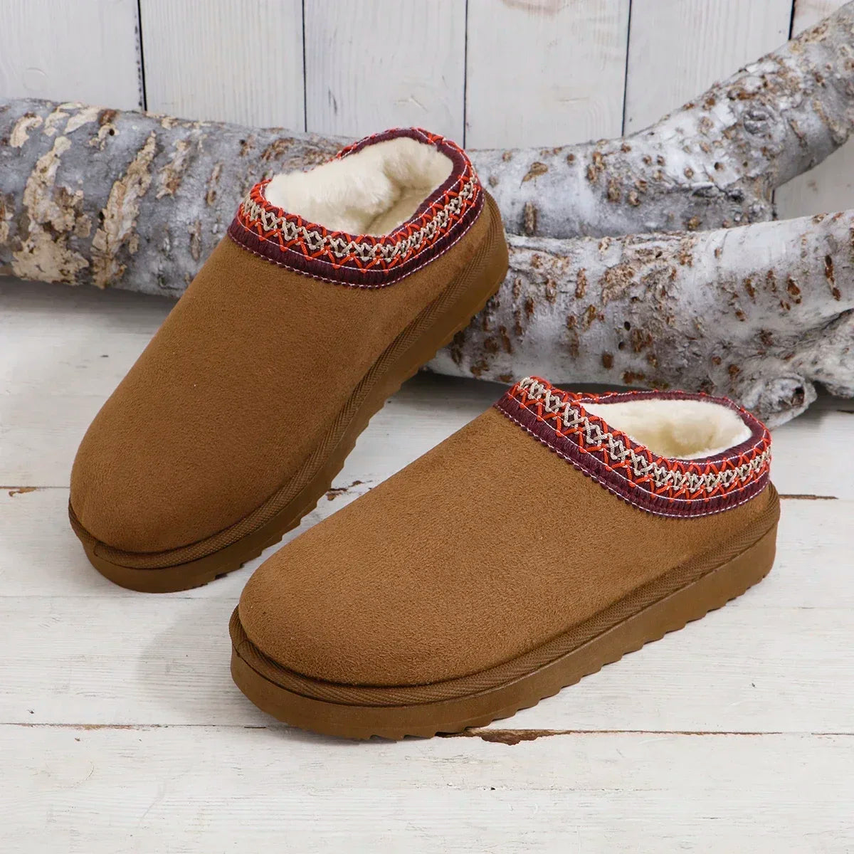 2025 Stivali da neve delle nuove donne Casual Slip-on di lana Casa calda di lusso Elegante inverno Cashmere Stivali caldi Scarpe basse di moda Taglie forti