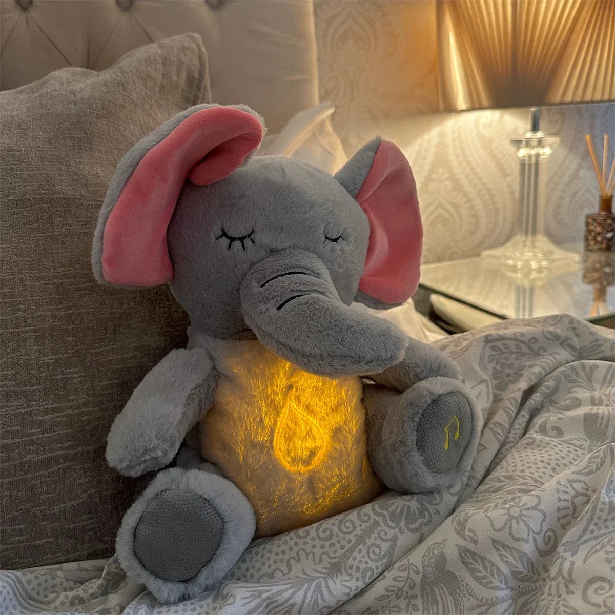 Peluche a forma di elefante che respira ritmicamente