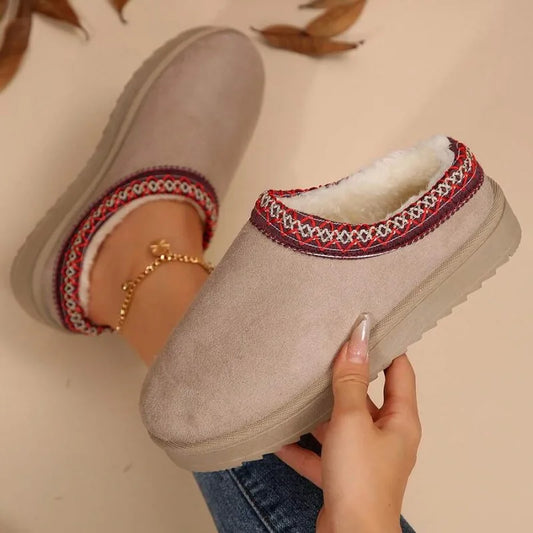 2025 Stivali da neve delle nuove donne Casual Slip-on di lana Casa calda di lusso Elegante inverno Cashmere Stivali caldi Scarpe basse di moda Taglie forti