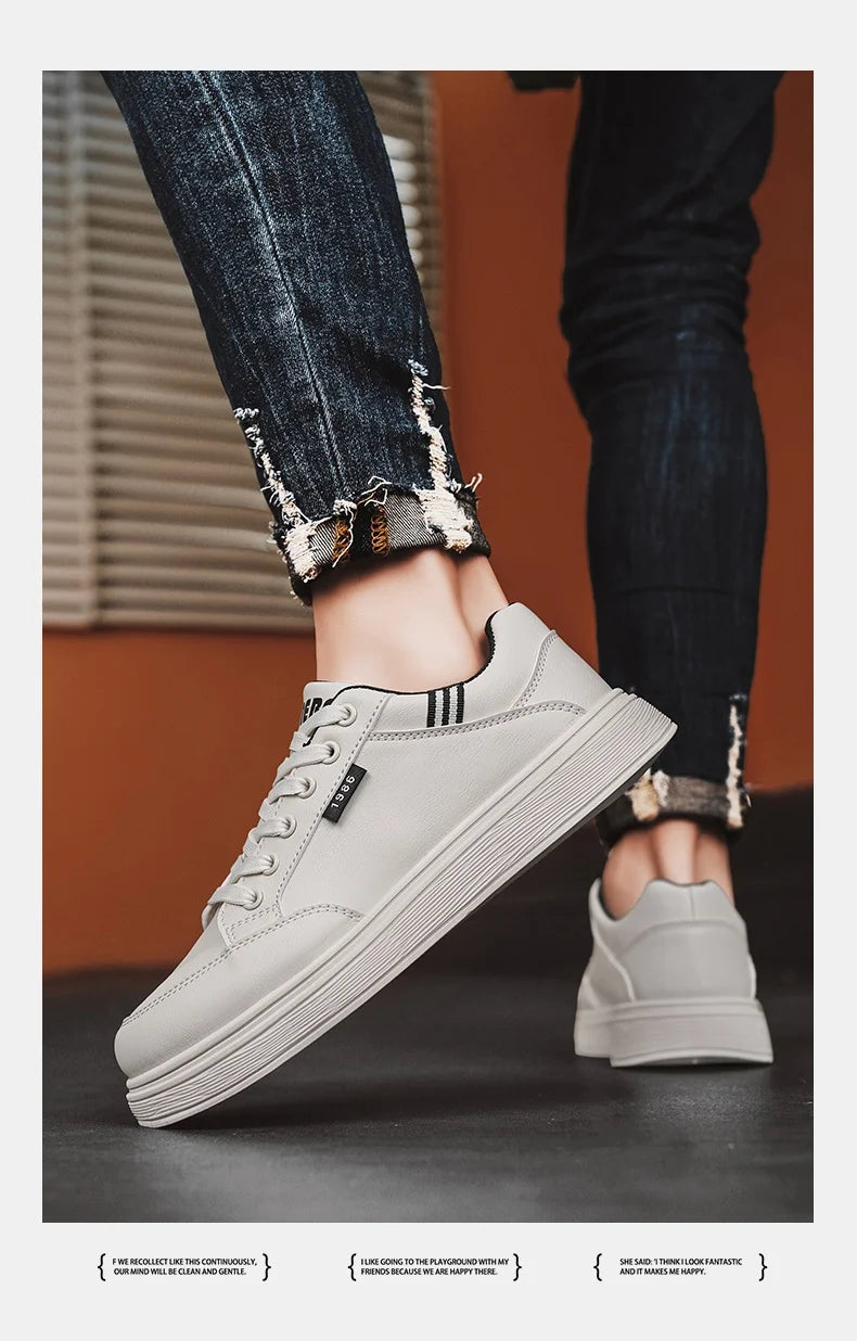 Scarpe da ginnastica bianche piatte da uomo alla moda Scarpe casual morbide da uomo Street Style Board Scarpe da ginnastica bianche basse da uomo in pelle di nuova tendenza della moda