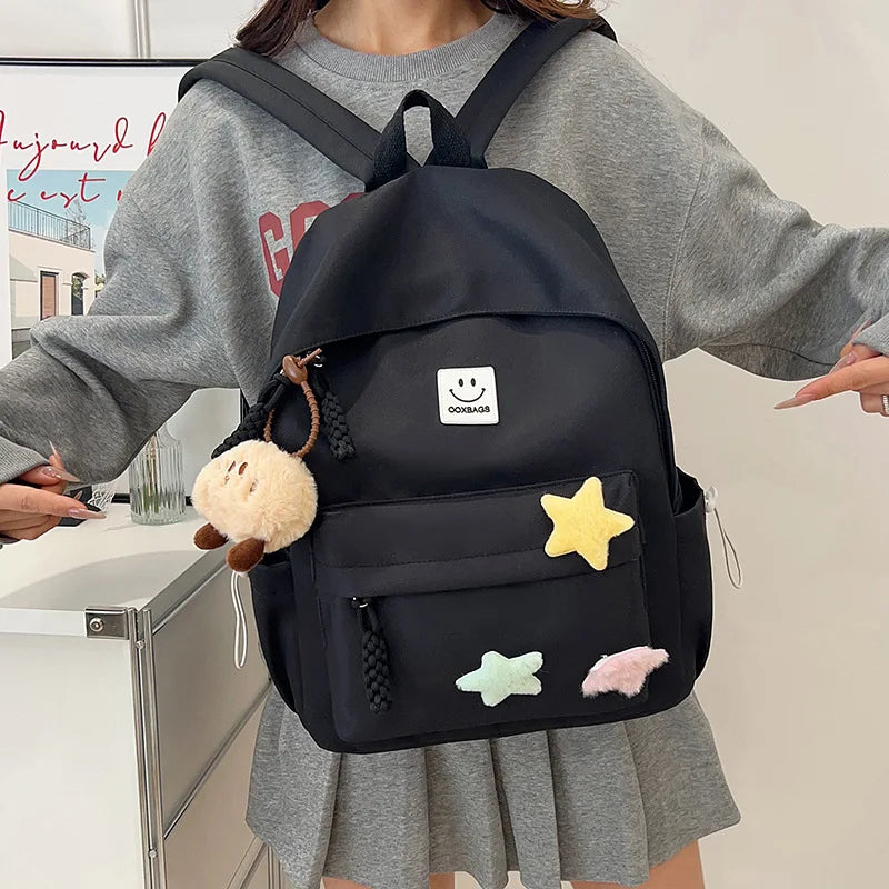 Zaino da donna in nylon di marca con ciondolo in peluche casual Borsa da viaggio per borsa da scuola a secchiello di grande capacità