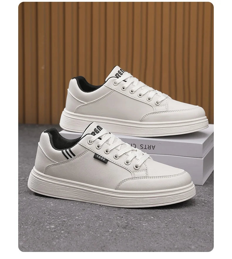 Scarpe da ginnastica bianche piatte da uomo alla moda Scarpe casual morbide da uomo Street Style Board Scarpe da ginnastica bianche basse da uomo in pelle di nuova tendenza della moda