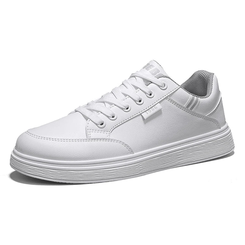 Scarpe da ginnastica bianche piatte da uomo alla moda Scarpe casual morbide da uomo Street Style Board Scarpe da ginnastica bianche basse da uomo in pelle di nuova tendenza della moda
